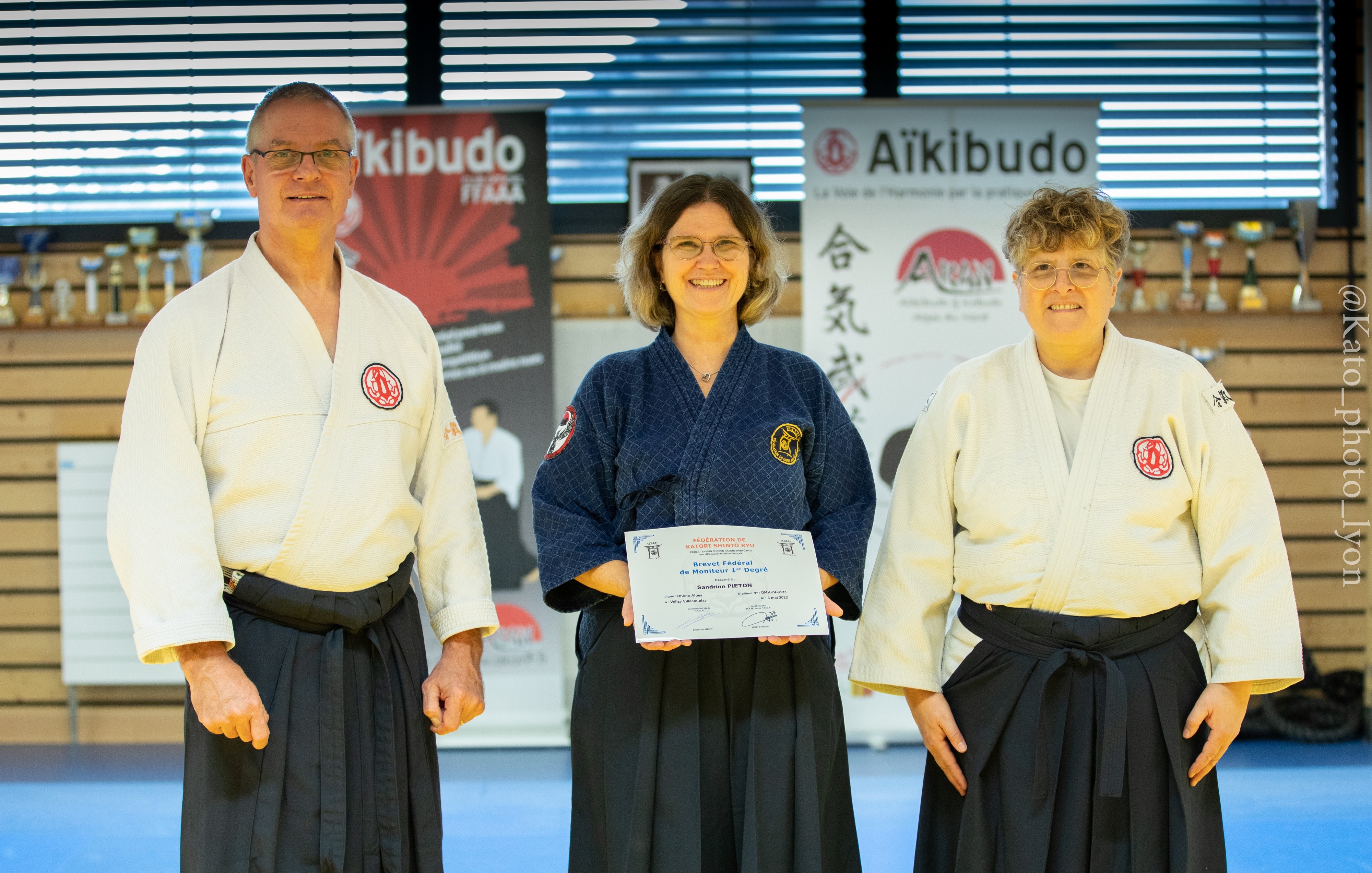 Remise du monitorat de katori shinto ryu à Sandrine par Maitre Harmant et A.M Labbat